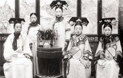 满族女性传统服装(满族姑娘服饰)