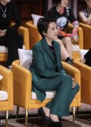 职场女性深色服装(职场女性深色服装搭配)