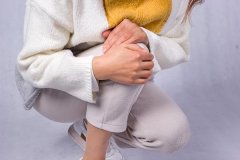 膝盖疼是怎么调节(膝盖疼是怎么调节方法)