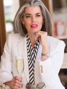 女性中老年秋季服装(老年妇女秋季服装)