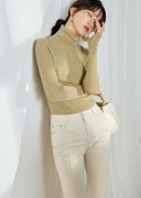 女性服装为什么都是低领(女孩穿低领的衣服)