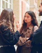 女性秀场服装穿搭技巧图片(服装秀场图片时尚)