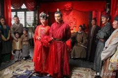 女性结婚服装穿什么颜色(女生参加婚礼穿什么颜色)