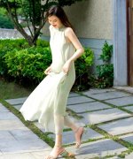 哪种服装显年轻女性胸大(什么样的上衣显胸大)