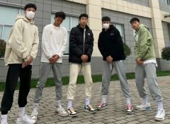 女性运动潮流服装搭配图(女性运动潮流服装搭配图片)