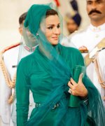 卡塔尔外国女性服装(卡塔尔航空服装)