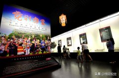 旧时彝族女性服装图片大全(彝族女服饰图片大全)