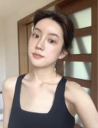 必要化妆品品牌衣服排行榜(女生必备的化妆品品牌有哪些?)