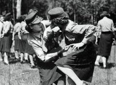 二战时苏联女性服装特点(苏联服装的特点)