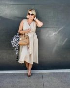 灰色的服装代表的女性个性(灰色衣服是什么风格)