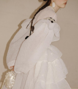 女性柔美服装设计师(美丽的服装设计师)