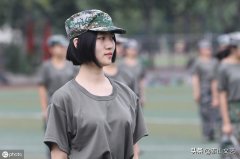 郑州大学女性军训服装图片(郑州工业应用技术学院军训服装)