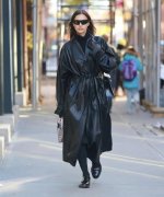 国外的女性服装设计学什么(出国学服装设计哪个好)