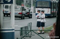 朝鲜现代女性时尚服装(朝鲜现代女性时尚服装设计)