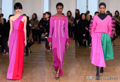 明日之后女性蓝色服装(明日之后女角色的黑色衣服)