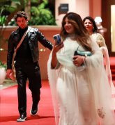 在印度真实的女性服装图(印度图片人女 民族服装)