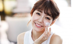 化妆品牌子排行榜圣罗兰(圣罗兰化妆品适合什么年龄的人用)