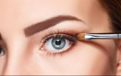 眼影化妆品牌排行榜(眼影知名品牌)